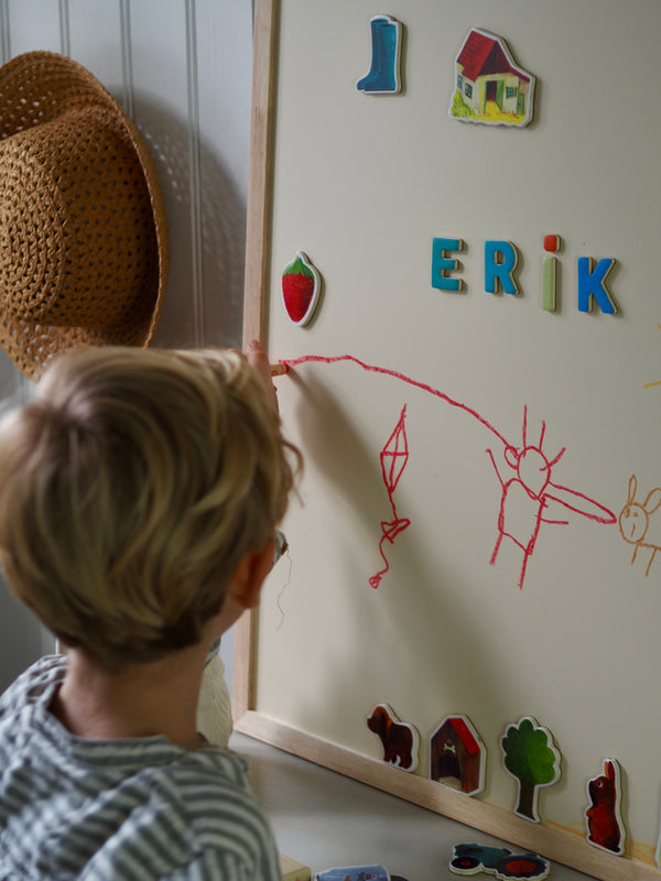 2. Sortering – Magnettavle med egetræsramme – Vanilla