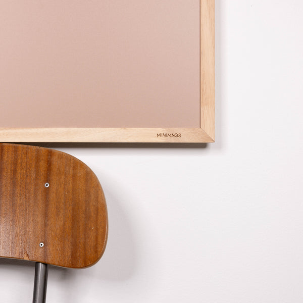 2. Sortering – Magnettavle med egetræsramme – Warm Blush