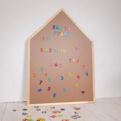 2. Sortering – Magnettavle med egetræsramme – Warm Blush