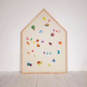 2. Sortering – Magnettavle med egetræsramme – Vanilla