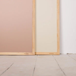 2. Sortering – Magnettavle med egetræsramme – Vanilla